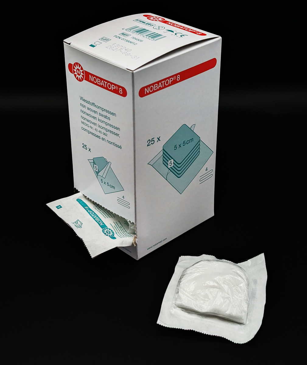 Vlieskompresse steril, 10 x 10 cm, 4-lagig, verpackt zu 5 Stück (Schachtel mit 125 Kompressen)